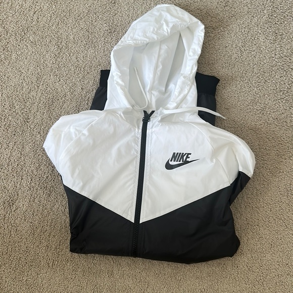 Nike WindRunner Full-Zip Jacket - Picture 1 of 3